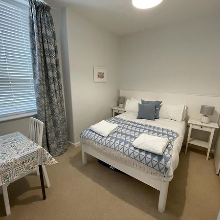 Lovely Seafront 2 Bedroom Apartment 4 アバードベイ エクステリア 写真
