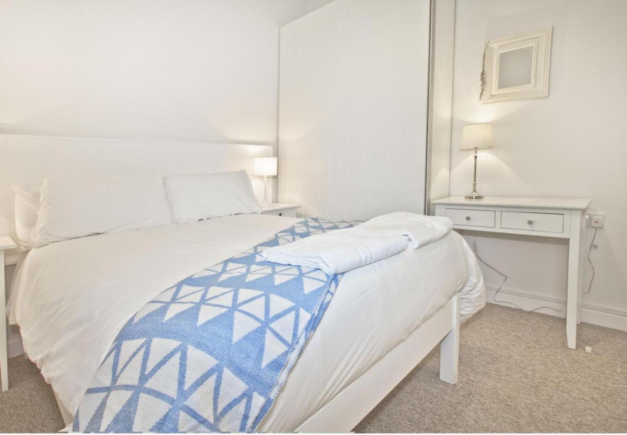 Lovely Seafront 2 Bedroom Apartment 4 アバードベイ エクステリア 写真