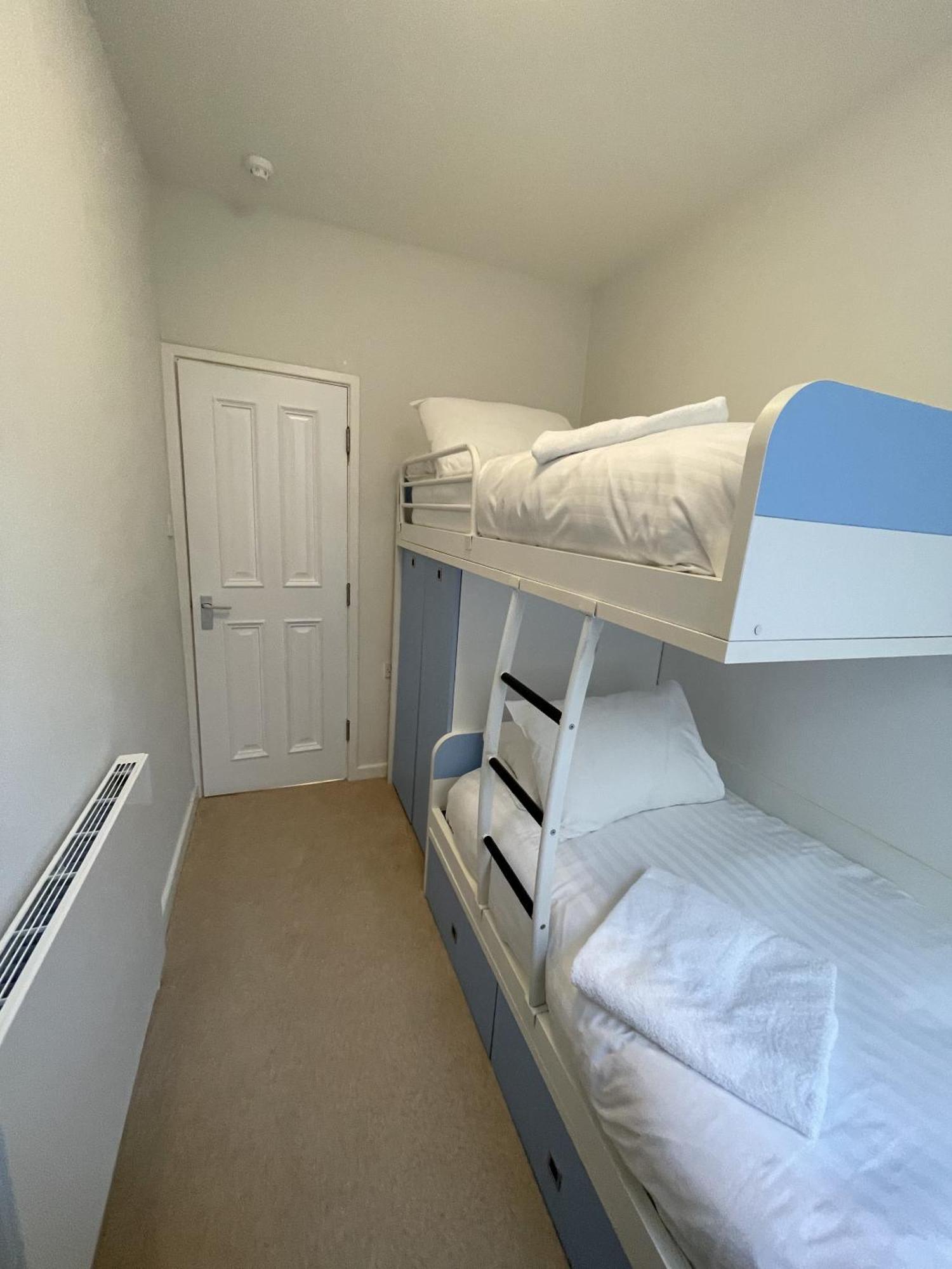 Lovely Seafront 2 Bedroom Apartment 4 アバードベイ エクステリア 写真